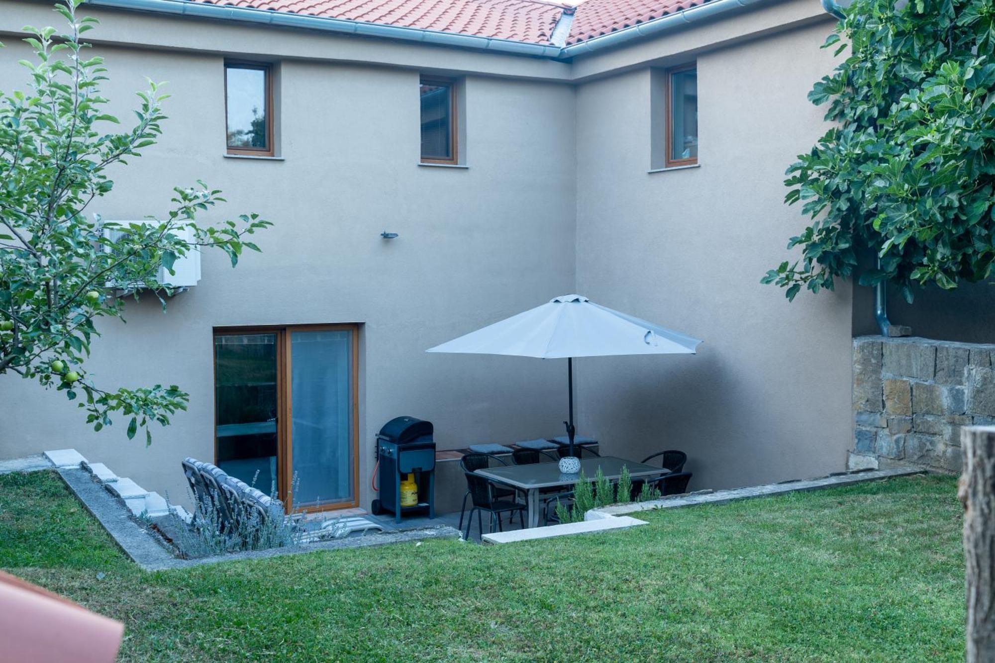 205 Dekani Extérieur photo